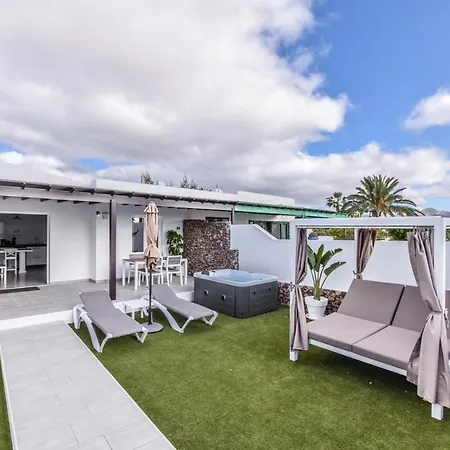 Vila New Lanzasuites