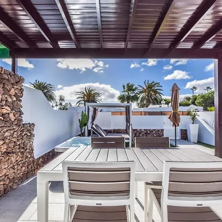 Vila New Lanzasuites