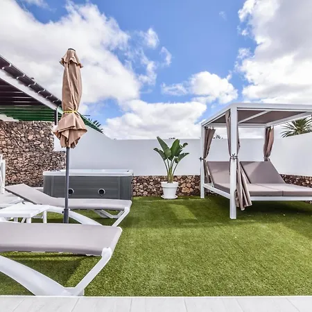 New Lanzasuites Vila *